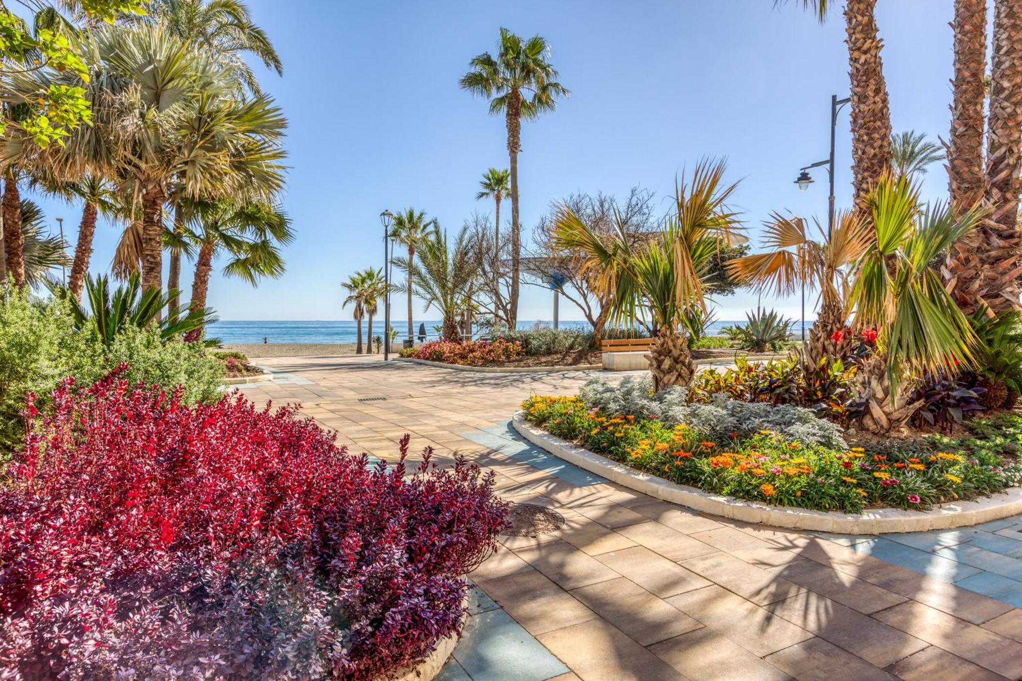 Hanami Plaza Abc Estepona Eksteriør bilde