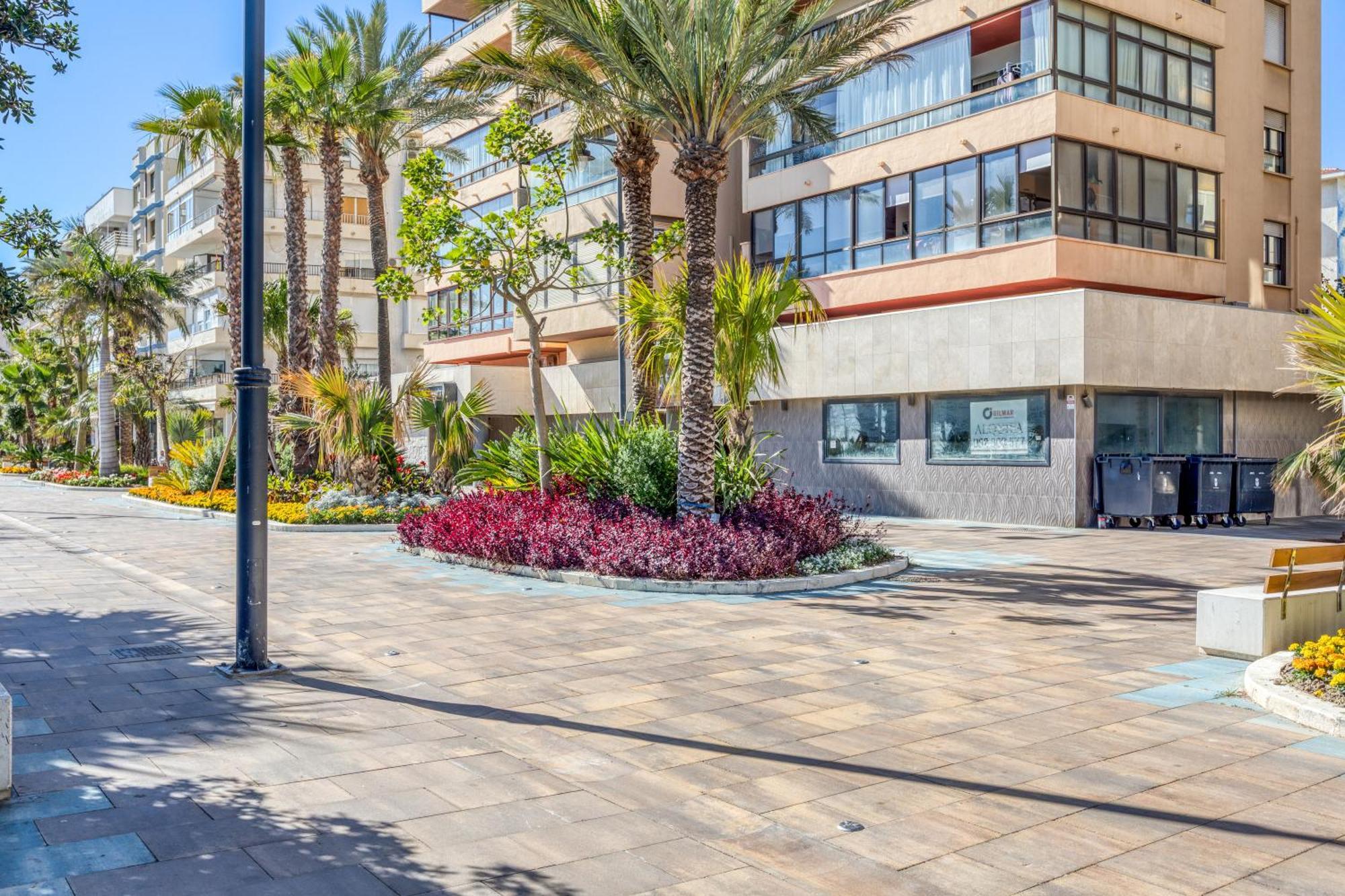 Hanami Plaza Abc Estepona Eksteriør bilde