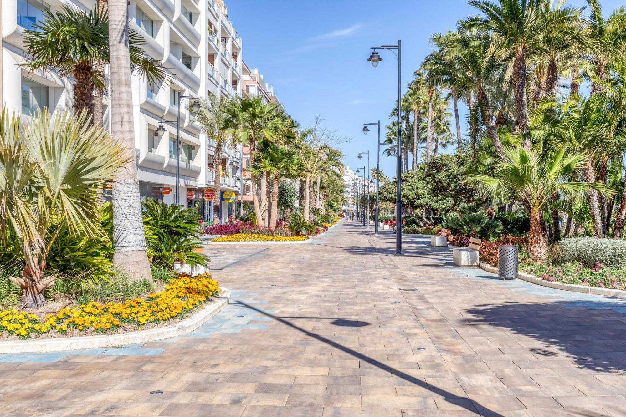Hanami Plaza Abc Estepona Eksteriør bilde