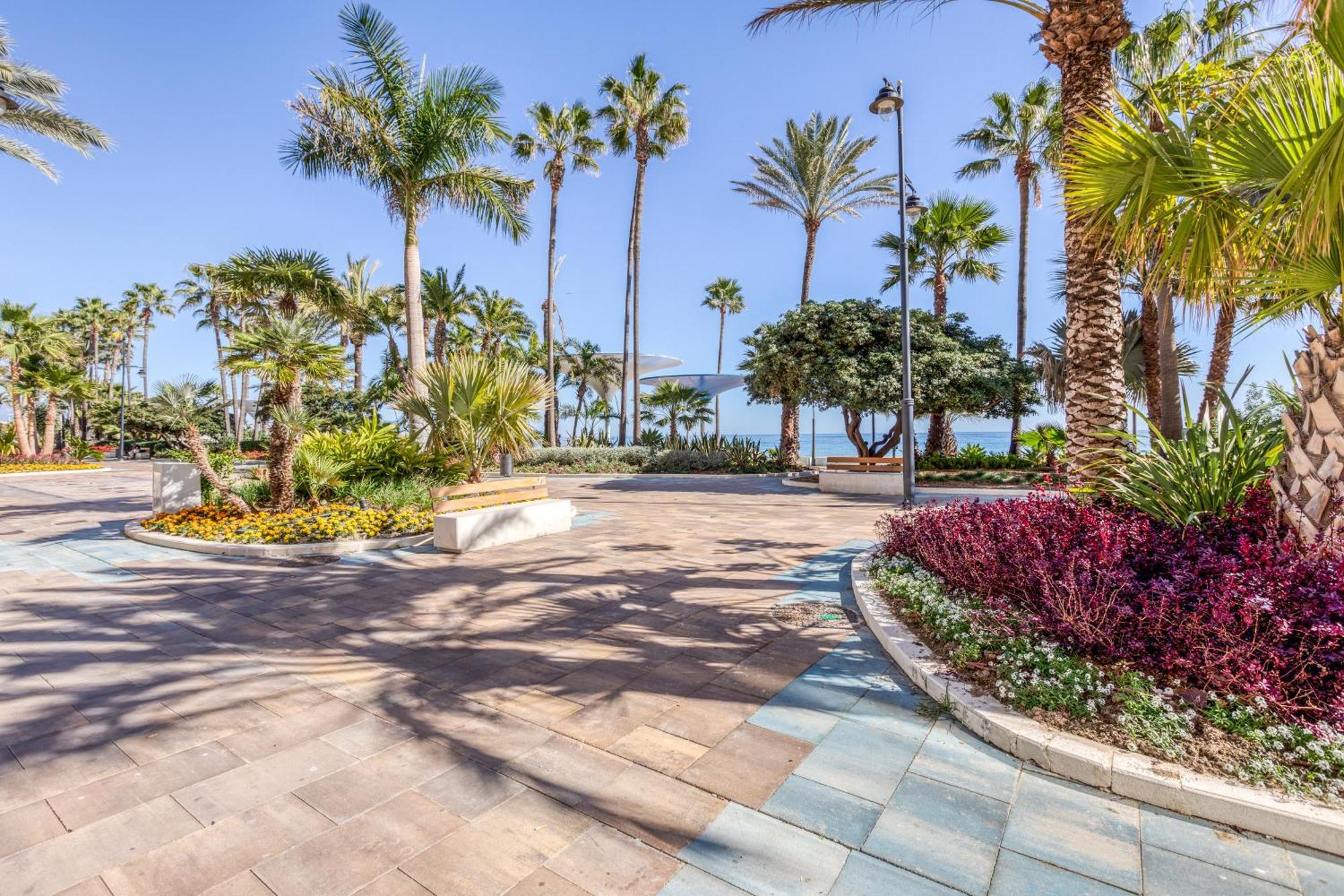 Hanami Plaza Abc Estepona Eksteriør bilde